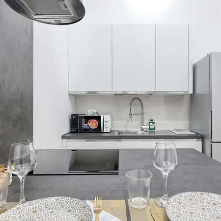 Carbonara Palace 1 - Luxury Comfort Under Medieval Towers