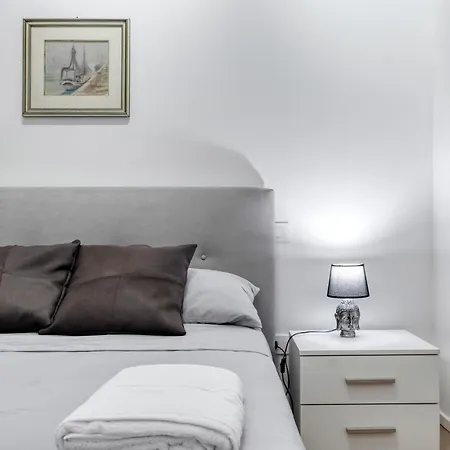 Carbonara Palace 1 - Luxury Comfort Under Medieval Towers