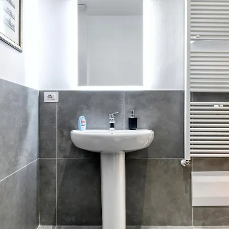 Carbonara Palace 1 - Luxury Comfort Under Medieval Towers Apartman