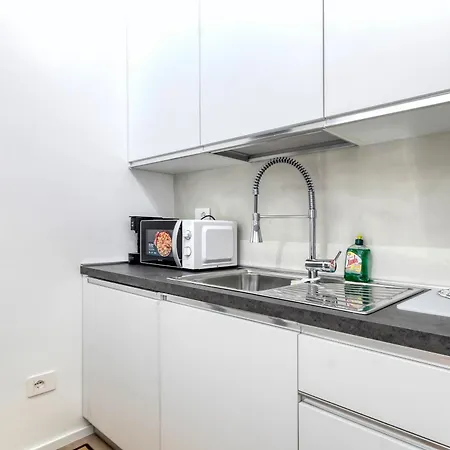 Carbonara Palace 1 - Luxury Comfort Under Medieval Towers *