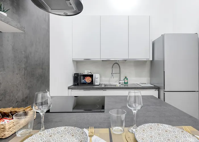 Carbonara Palace 1 - Luxury Comfort Under Medieval Towers