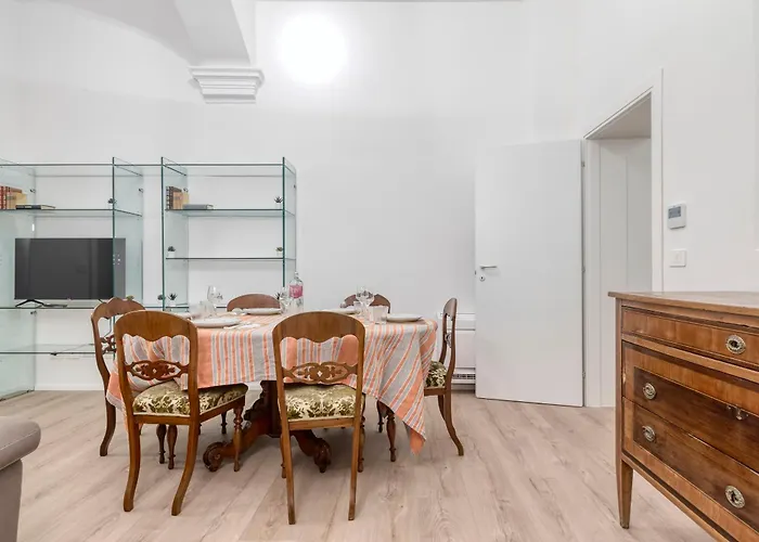 Carbonara Palace 1 - Luxury Comfort Under Medieval Towers *