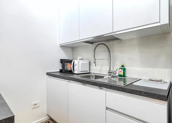 Carbonara Palace 1 - Luxury Comfort Under Medieval Towers *