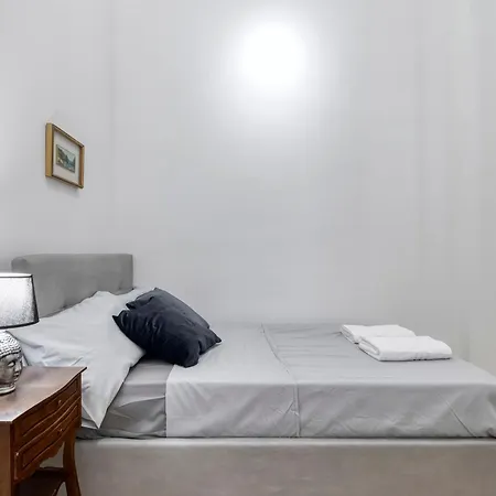 Carbonara Palace 1 - Luxury Comfort Under Medieval Towers Appartement *